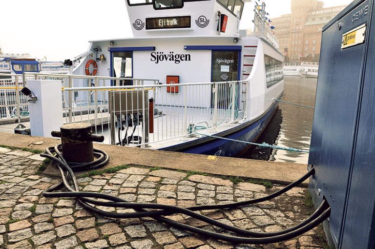Pendelbåt utan avgaser och oväsen
