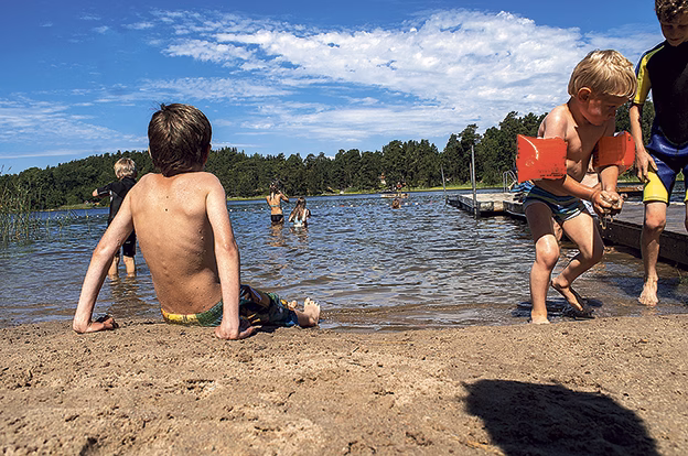 Barn får godkända betyg utan att kunna simma