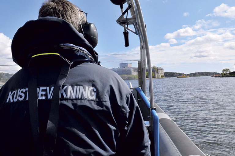 Kustbevakningen skärper kollen i leden vid kastellet