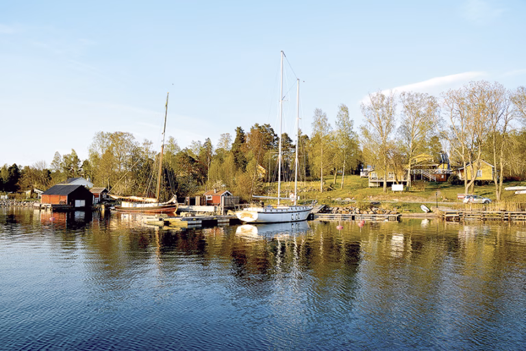 Blidö hamnkrog i tvist om brygga