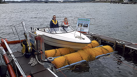 Båttvätt på gång till Furusund