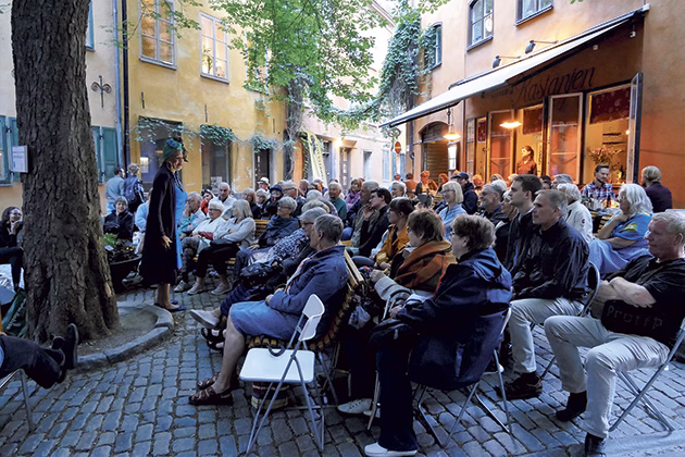 Spännande historier tas ut till skärgården