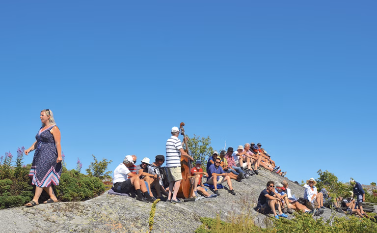 Magisk folkfest på de yttre skären