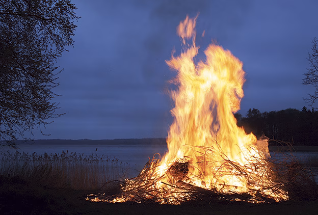 Inställt valborgsfirande på många håll