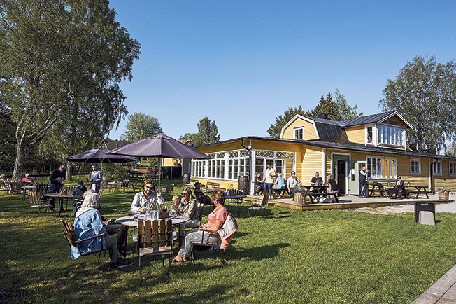 Värdshus och bageri nyöppnar på Möja