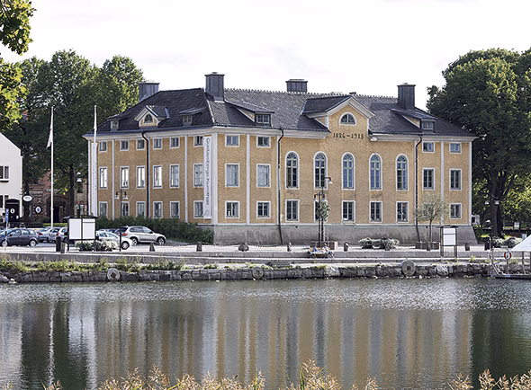 Planer på att stänga konsthall upprör