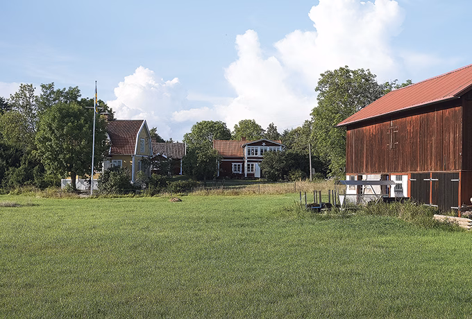 Ny ladugård på Ingmarsö väcker kritik från grannar