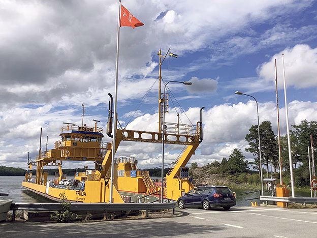 Fel på färja retar Ljusteröbor