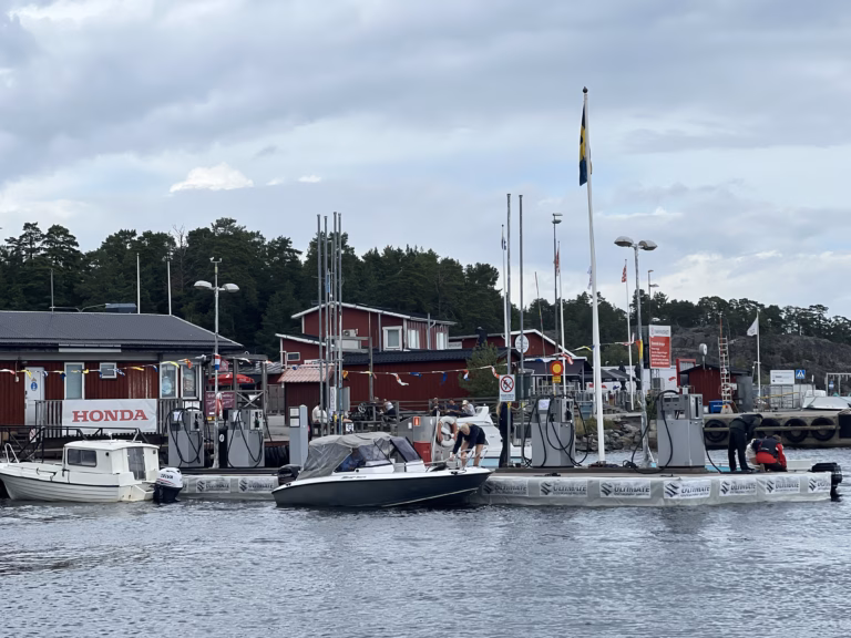 Dyr nota för bränsleläcka